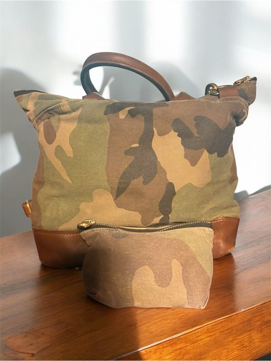 R. Riveter Handbags - R. Riveter Otto Carry-All Tote Camo Leather Set w/ Matching Pouch